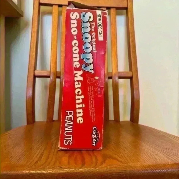 Peanuts Snoopy Sno-Cone Machine Kids Snow Maker Toy Ice Shavings, Red, White - Picture 5 of 8